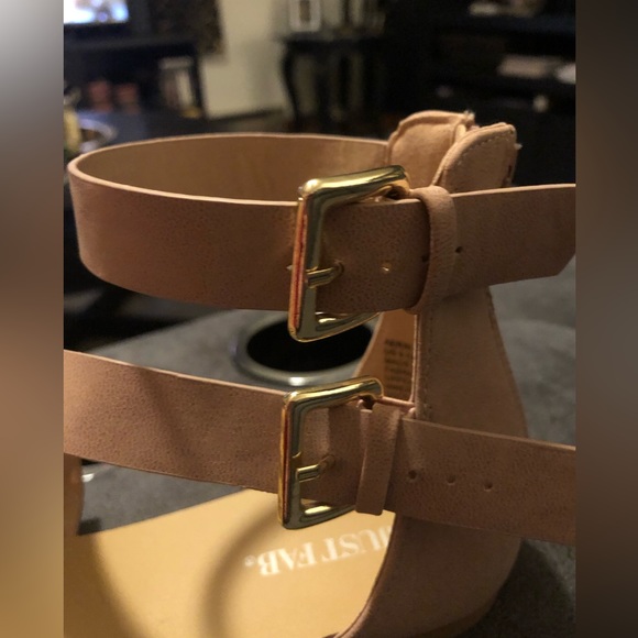 JustFab Size 9 Woman’s Aerin Flat Blush Sandal - Picture 8 of 11